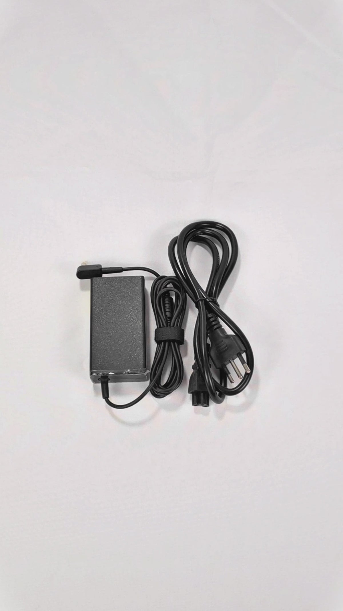 Cargar vídeo: Cargador Acer 65W CAR-AC-65W-5517