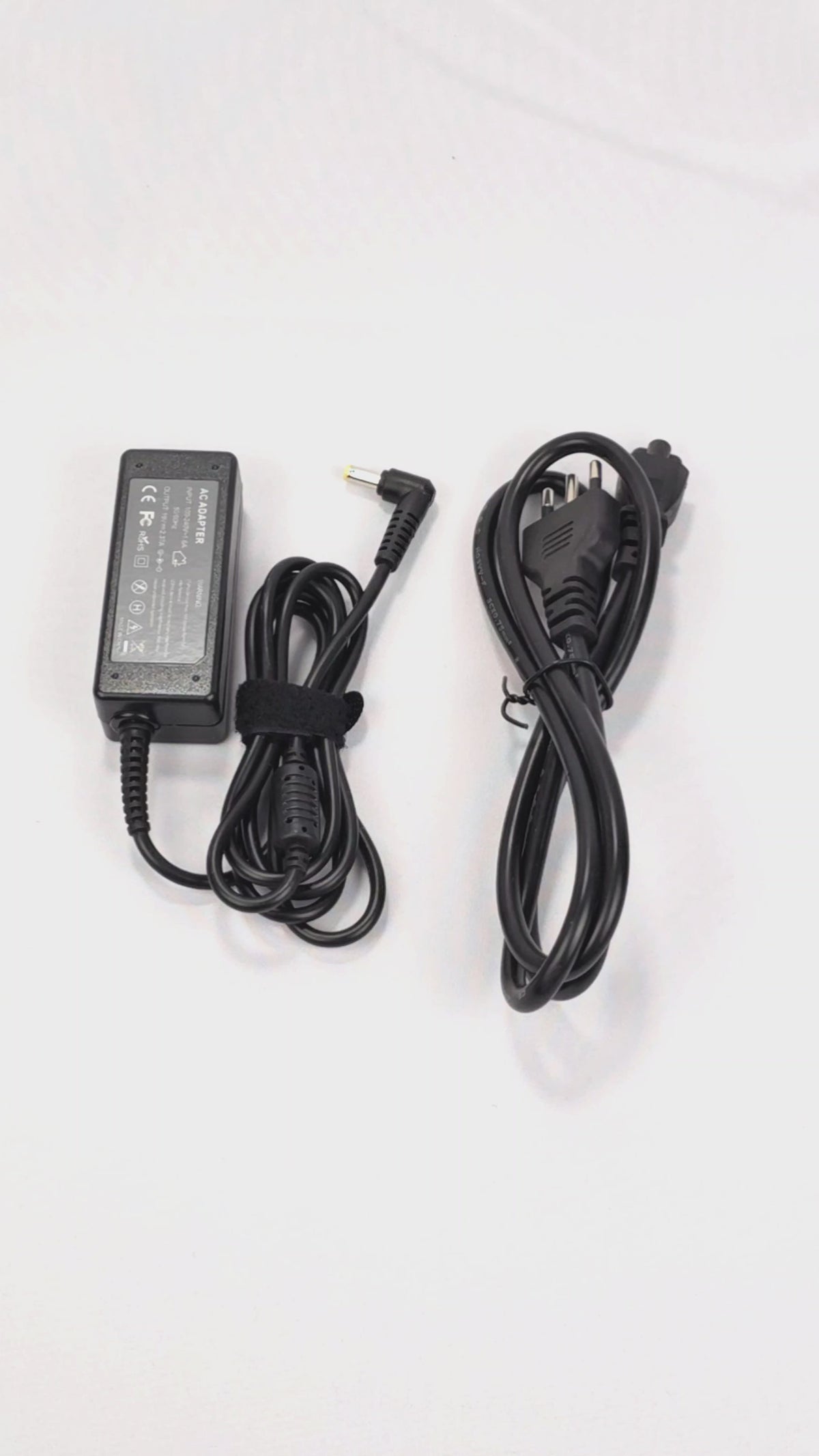 Cargar vídeo: Cargador Acer 45W CAR-AC-45W-5517